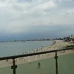 съни бей