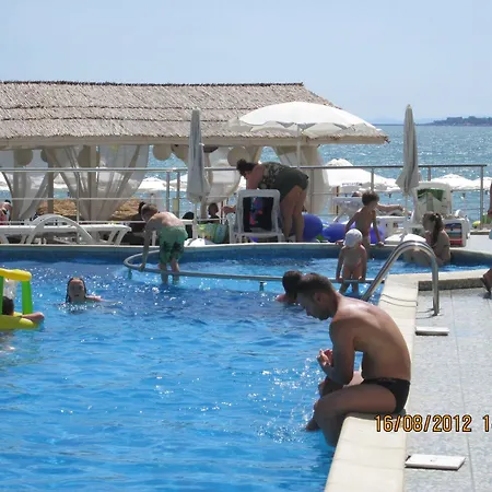 Sunny Bay Aparthotel 3*