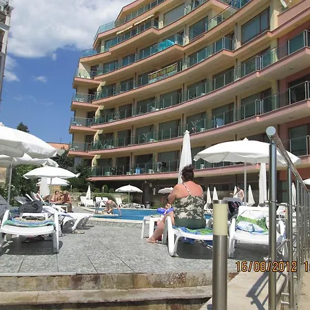 Sunny Bay Aparthotel 3*