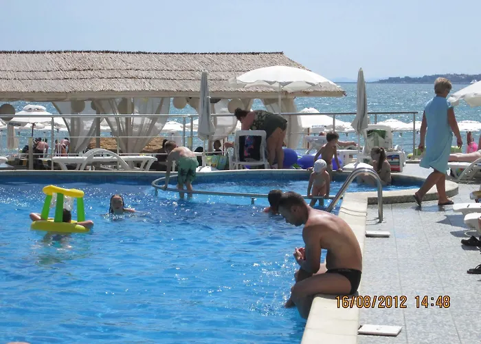 Sunny Bay Apartahotel 3*