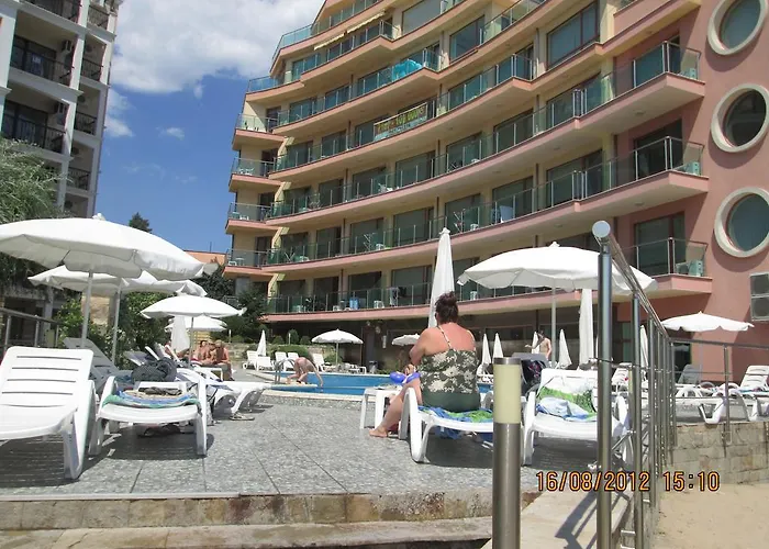 Sunny Bay Apartahotel 3*